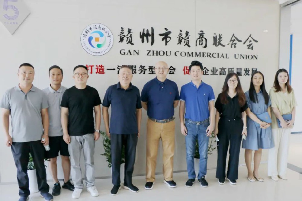 商會(huì)監(jiān)事會(huì)主席、江西憶源多媒體科技有限公司董事長(zhǎng)徐林楠一行來(lái)商會(huì)秘書處參觀交流