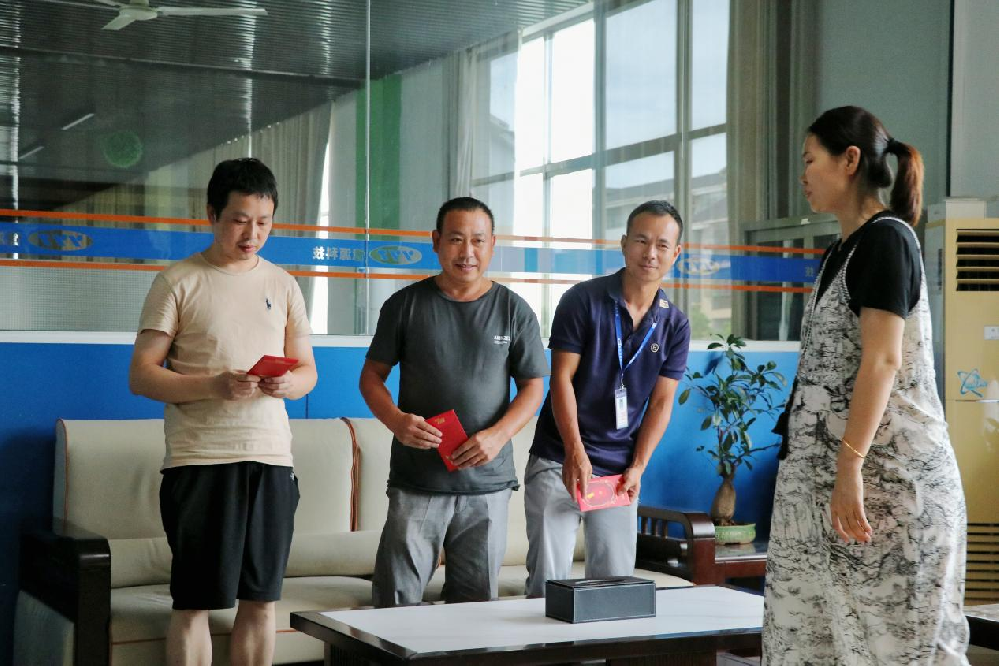 關(guān)于對彭東華、李優(yōu)平、張運江等同事表彰的通報